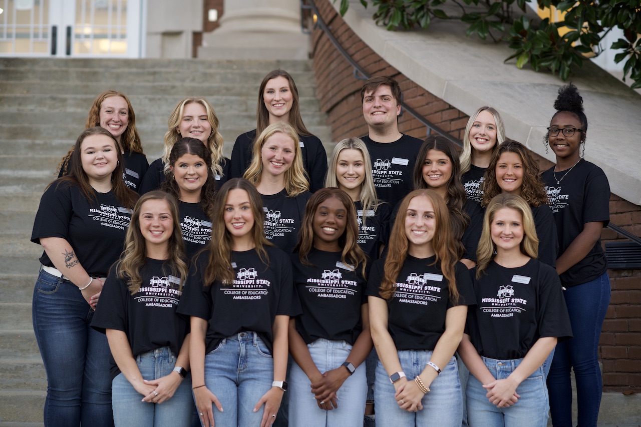 College of Education 2022-2023 Ambassadors Group stands in front of Allen Hall