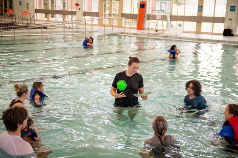 MSU kinesiology student instructing swimmers